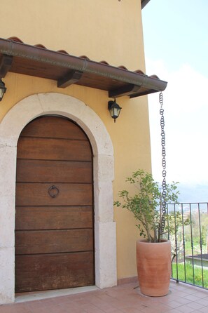 Exterior detail - The Pagliarello of Villa San Giovanni (San Demetrio Ne' Vestini)