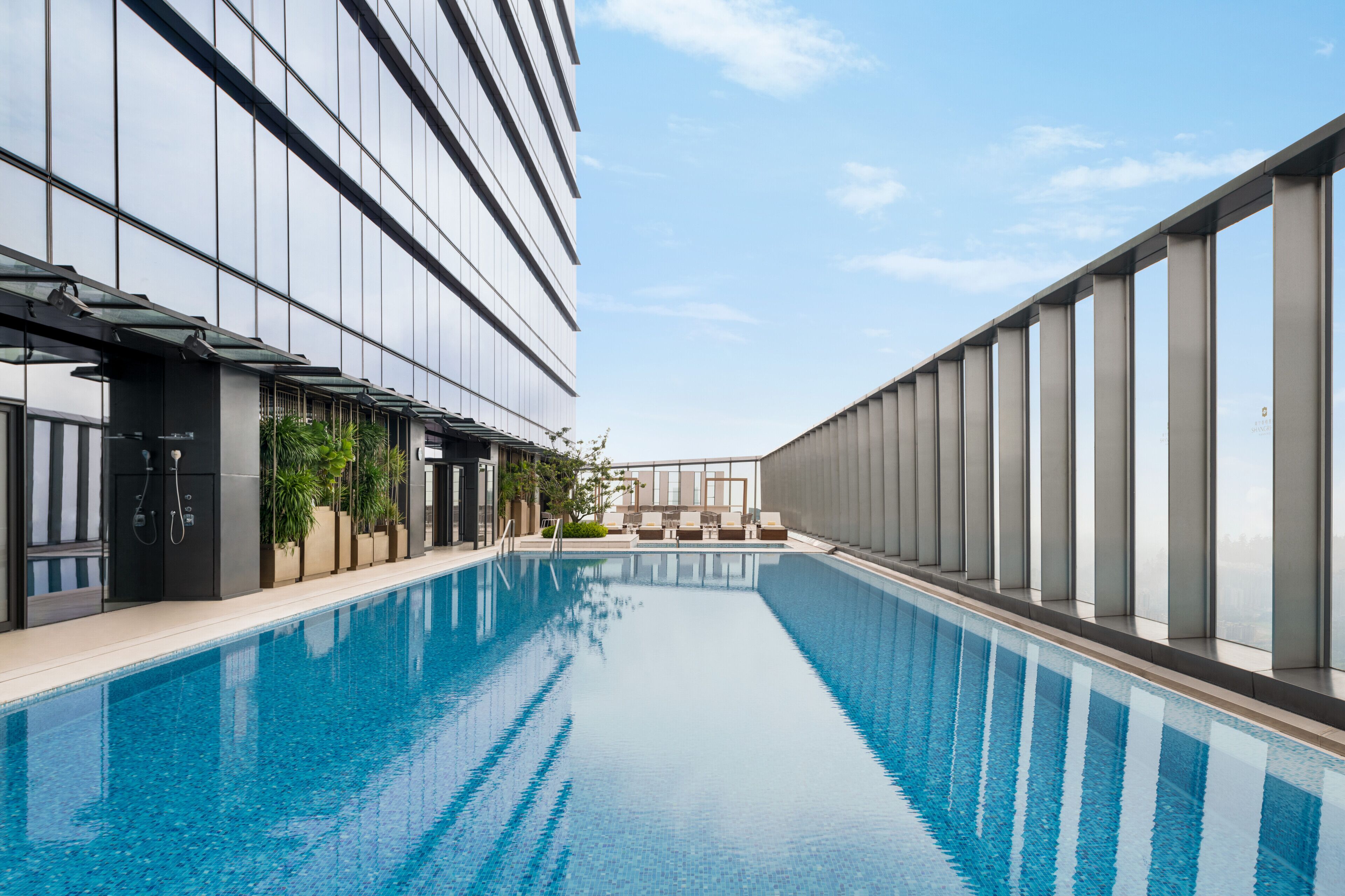 Außenpool, geöffnet von 07:00 Uhr bis 22:00 Uhr, Sonnenschirme