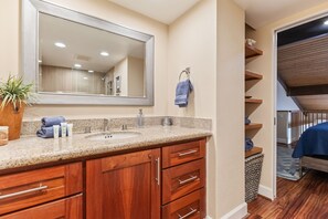 Shower, hair dryer, towels - BEAUTIFULLY UPDATED-WELL EQUIPPED-LARGE LANAI-AC-METICULOUS CLEANING (Kihei)