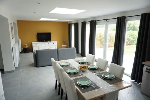 Maison Spacieuse T5, wifi, jardin, proche plage.