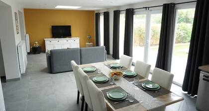 Maison Spacieuse T5, wifi, jardin, proche plage.