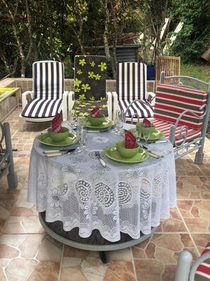 Outdoor dining