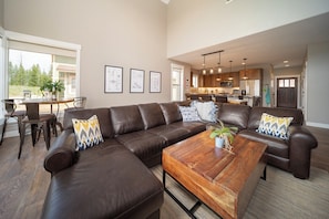TV, fireplace, computer monitors