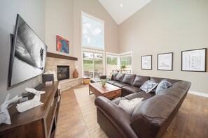 TV, fireplace, computer monitors