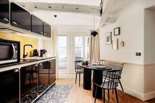 1-BR Loft Apartment | Dining room
