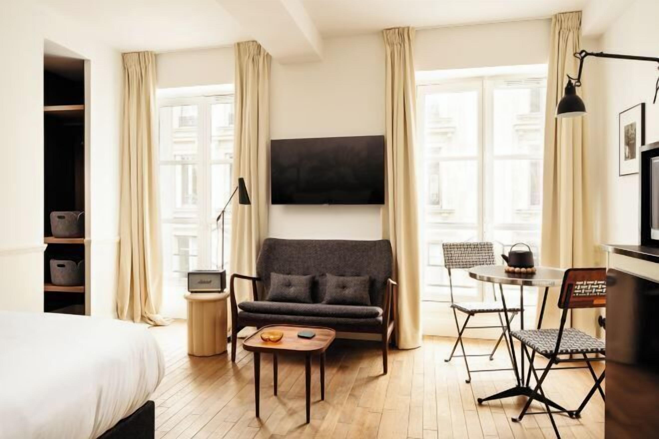 Hypo-allergenic bedding, in-room safe, blackout curtains, soundproofing
