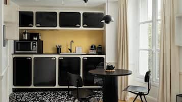 Apartamento luxo | Cozinha privada | Geladeira, micro-ondas, fogão, torradeira