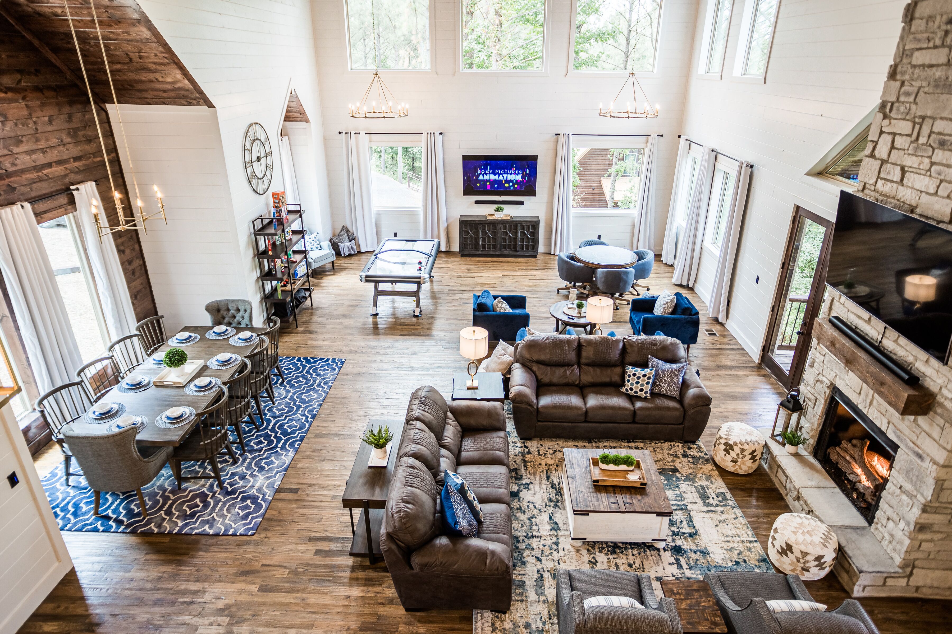 Smart-TV, Kamin, Videospiele, Stereoanlage