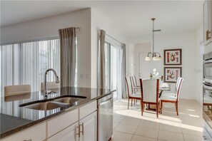 Villa, 5 habitaciones | Cocina privada