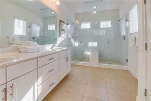 Villa, 5 chambres | Salle de bain