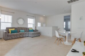 Villa, 5 Bedrooms | Living room
