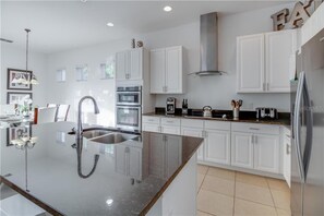 Villa, 5 Bedrooms | Private kitchen