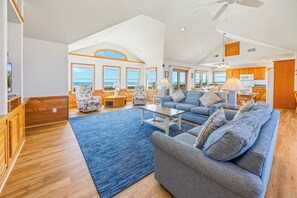 Fernseher, DVD-Player, Stereoanlage