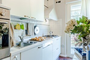 Fridge, microwave, oven, dishwasher