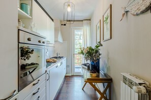 Kühlschrank, Mikrowelle, Ofen, Geschirrspüler