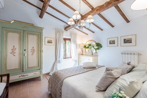 2 makuuhuonetta, silitysrauta/-lauta, ilmainen Wi-Fi, vuodevaatteet