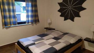 2 Schlafzimmer, Schreibtisch, Reisekinderbett, kostenloses WLAN