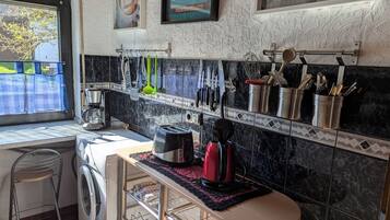 Kühlschrank, Ofen, Herdplatte, Geschirrspüler