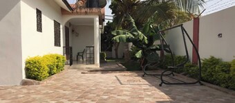 Brusubi 2-beds, Sleeps 6, Pet Friendly & Parking