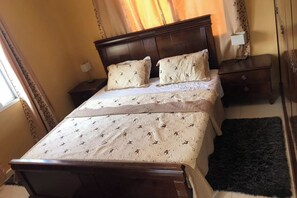 2 dormitorios, tabla de planchar con plancha, wifi gratis y ropa de cama