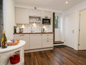 Cottage | Private kitchen | Fridge, dishwasher, electric kettle, toaster - Moorhurst Cottage (Grange-over-Sands)
