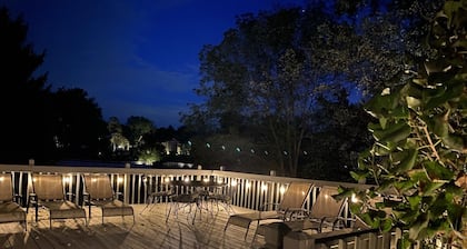 30-Acre Horse Ranch Luxury Farmhouse Pool, Deck, Pond, River, Trails, Firepit