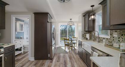 Stillwater Retreat Waterfall Views • Winter Magic • Discounted Next 4 Nights