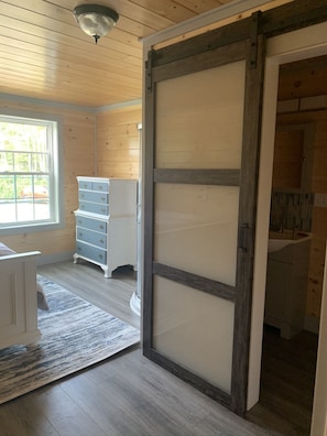 1 bedroom, in-room safe, bed sheets - Simple and private (Boothbay)