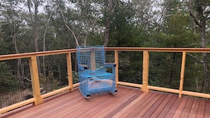 A wooden deck with a blue birdcage. - Simple and private (Boothbay)