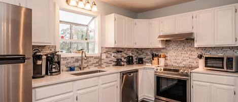 Refrigerador, microondas, horno, placa de cocina