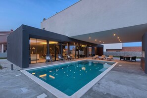 Udendørs pool, opvarmet pool