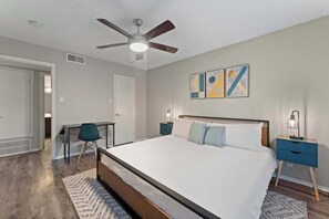 Unclassified image, 5 of 19, button - SoCo 2BR warm suite, king bed, fast WiFi w/ pool (Austin)