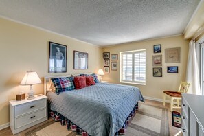 3 bedrooms, desk, iron/ironing board, free WiFi - 3-bedroom, 3-bathroom oceanfront condo, 2nd floor, two king bedrooms | Tidemaster - 205 (North Myrtle Beach)