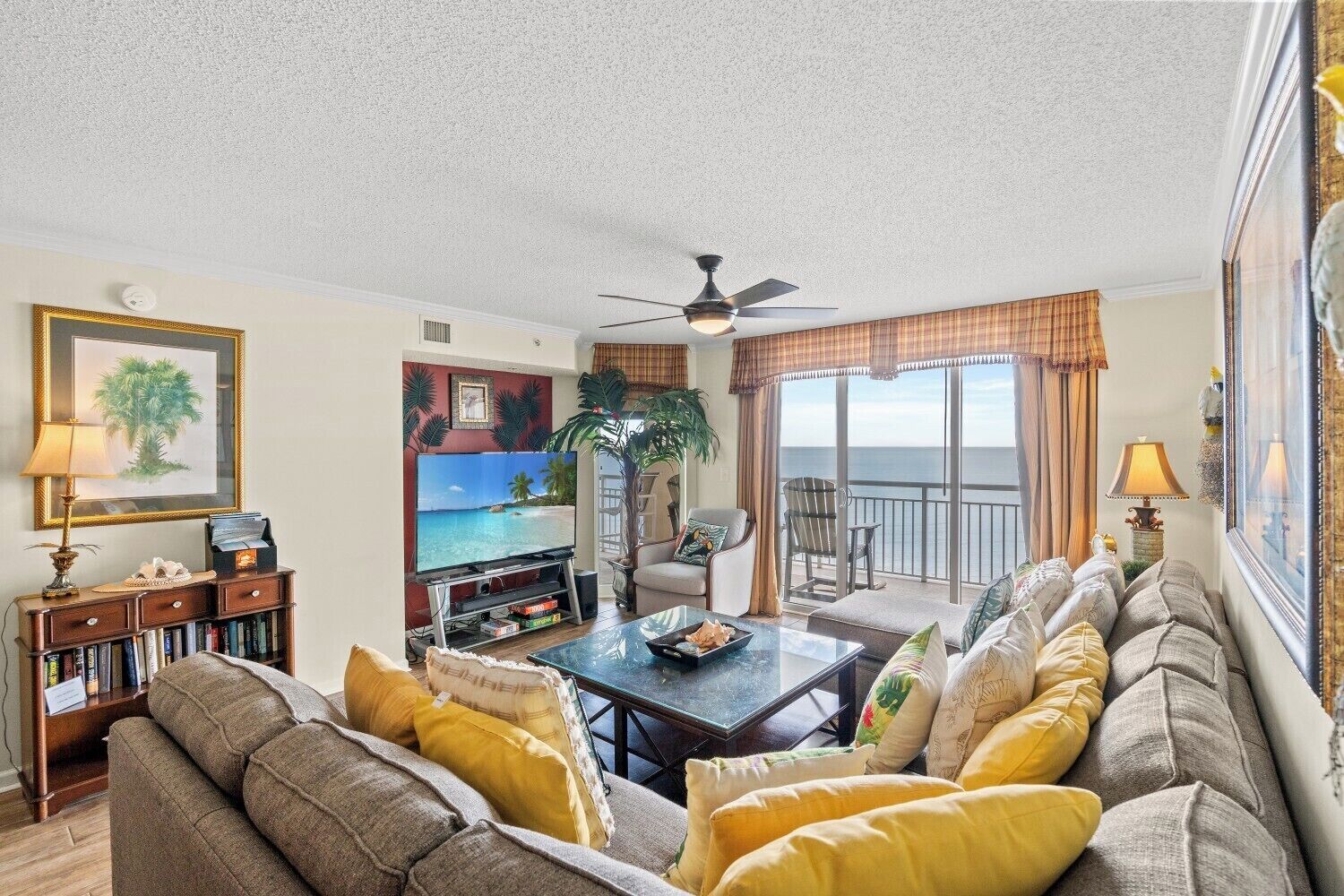 テレビ、DVD プレーヤー