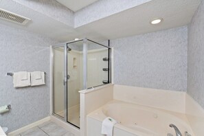 Combined shower/bathtub, towels - Oceanfront 3-bedroom, 3-bathroom Crescent Beach condo, private balcony | North Shore Villas - 904 (North Myrtle Beach)