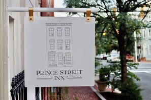 A sign for Prince Street Inn with a simple line drawing of a building. - The Duke Suite at Prince Street Inn (Alexandria)