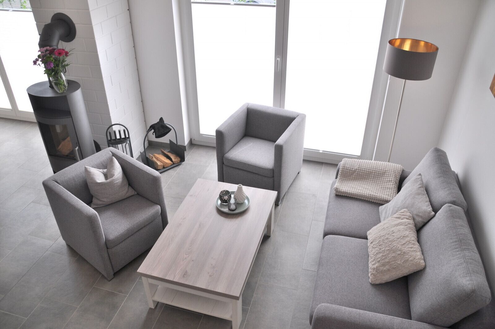 TV, fireplace, DVD player, books