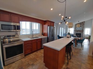 Microwave, oven, stovetop, dishwasher - Llama Llama Ranch Retreat (Milford)