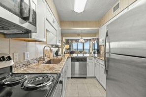 冰箱、微波炉、烤箱、炉灶