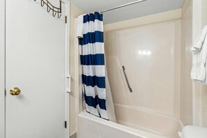 Combined shower/bathtub, towels - 2-bedroom Corner Unit with private balcony | Carolina Reef - 301 (North Myrtle Beach)