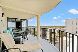 Property grounds - Sea Lovers Delight! 3-bedroom, 2-bathroom, oceanfront condo | Sea Castle - 7B (North Myrtle Beach)