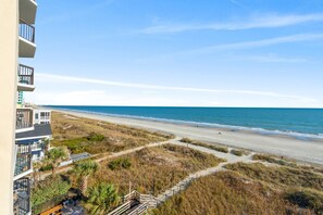 On the beach - Upscale 4th floor, 3-bed, 3-bath oceanfront condo | Crescent Tower II - 407 (North Myrtle Beach)