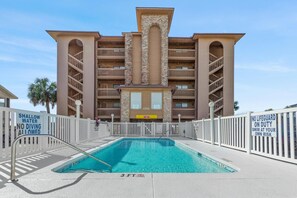 Pool - Renovated 1-bedroom, 1-bath 3rd floor oceanfront condo | Ocean Inn - 303 (North Myrtle Beach)