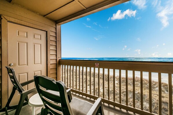 Property grounds - Renovated 1-bedroom, 1-bath 3rd floor oceanfront condo | Ocean Inn - 303 (North Myrtle Beach)