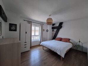 2 bedrooms, WiFi - Quiet, bright apartment, 400 metres from the town center, with parking lot (Aix-les-Bains)