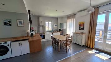 Fridge, microwave, stovetop, dishwasher