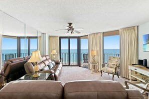 TV, DVD player - Beachy 3-bedroom, 3-bathroom oceanfront condo, upscale furnishings, private balcony | Summit -7B (North Myrtle Beach)