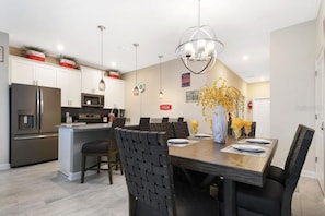 Villa, 5 Bedrooms | Dining