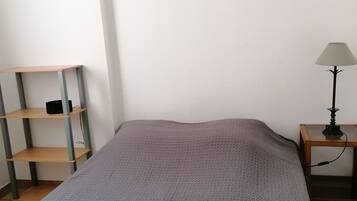 1 chambre, fer et planche Ă repasser, Wi-Fi gratuit, draps fournis