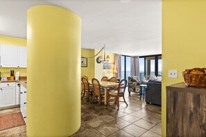 Dining - 3-bedroom, 2-bathroom, oceanfront condo, Plenty of updates and upgrades | Sea Castle - 5C (North Myrtle Beach)